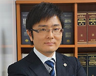 ゲストスピーカーフォーゲル綜合法律事務所所⾧弁護士　嵩原安三郎弁護士